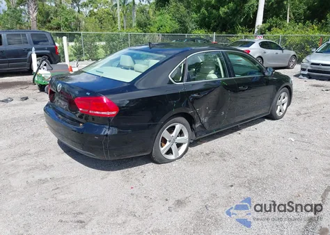 2013 Volkswagen Passat 2.5L Se z USA, uszkodzony, nr VIN 1VWBH7A38DC150345